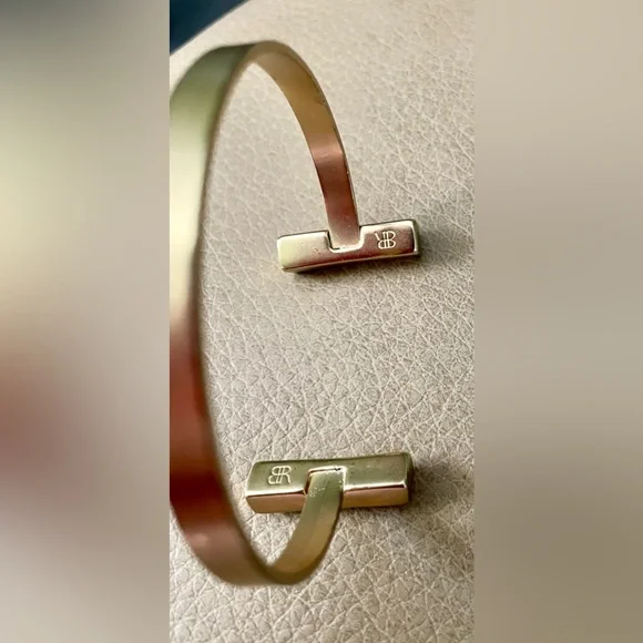 *EUC* Banana Republic Gold Plated Open End “T” Bar Cuff Bracelet-Diameter 2 3/4” - Picture 5 of 8
